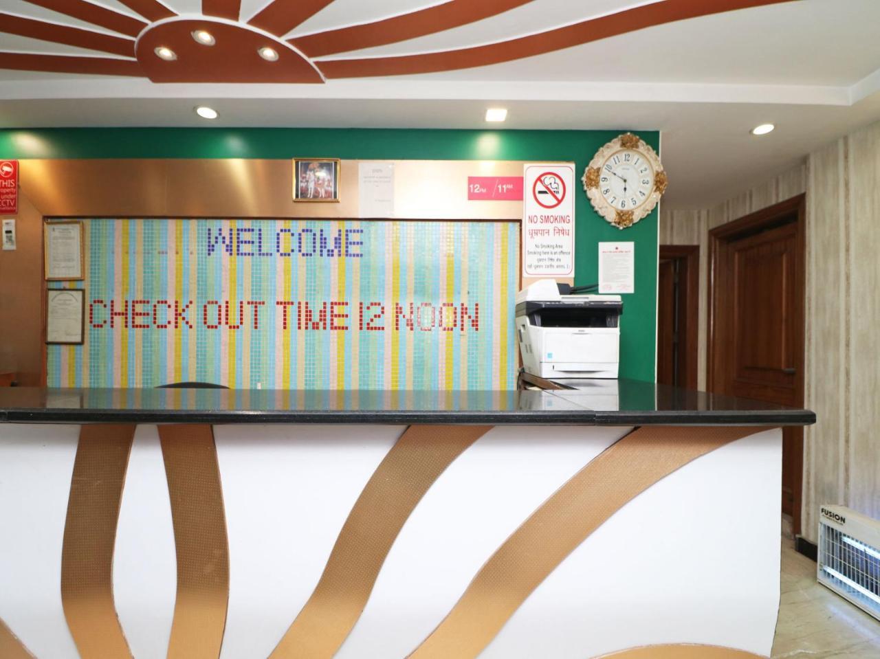 Oyo 2705 Hotel Preet Palace Nueva Delhi Exterior foto
